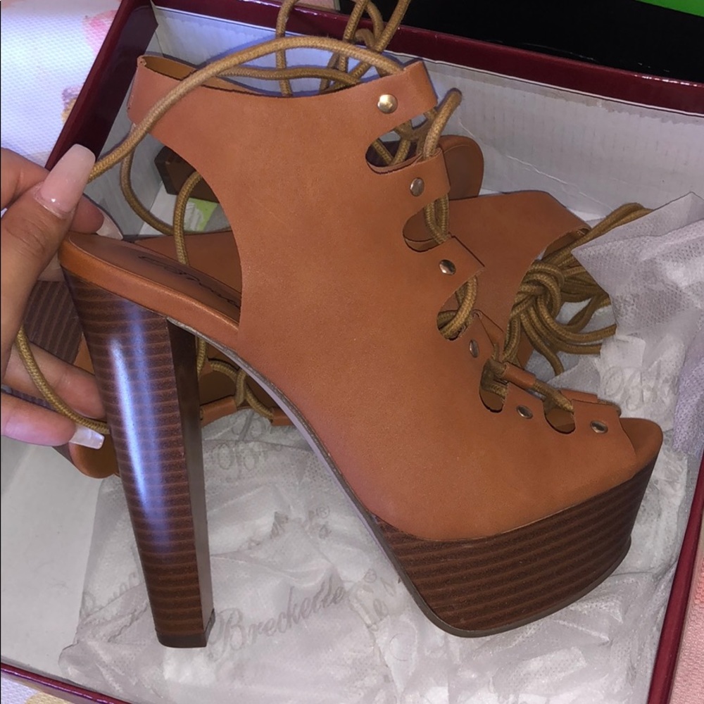 Chestnut platform heels - Picture 2 of 3
